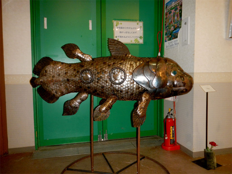 なんと深海生物がココにも。 鉄のオブジェ作家、マノミホさんのシーラカンス。 浜名湖アートクラフトフェアの大賞受賞者。